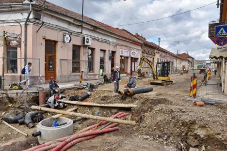 Noi restricții de trafic în Oradea! Strada Avram Iancu s-a închis circulației pe încă un tronson (FOTO)