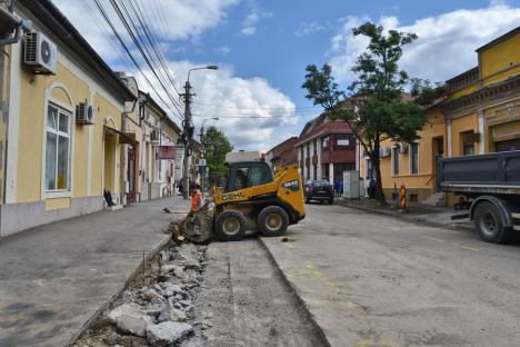 Noi restricții de trafic în Oradea! Strada Avram Iancu s-a închis circulației pe încă un tronson (FOTO)