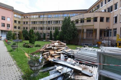 Şantier la Universitatea din Oradea: 12 proiecte de investiţii în campus (FOTO)