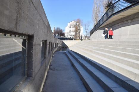 Lucrările de construcție a promenadei cu „ecrane” pentru pești, din centrul Oradiei, aproape finalizate (FOTO)