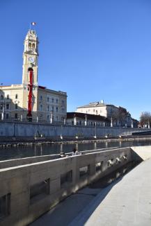 Lucrările de construcție a promenadei cu „ecrane” pentru pești, din centrul Oradiei, aproape finalizate (FOTO)