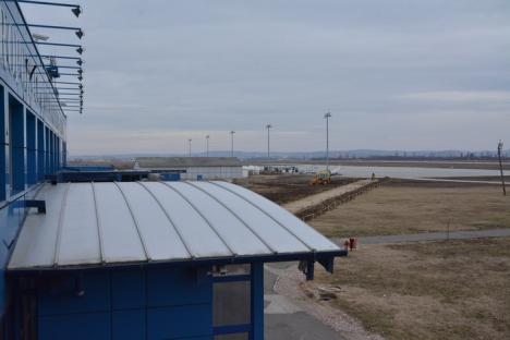 La Aeroportul Oradea se amenajează un tunel pentru pasageri, de la terminal la platforma de îmbarcare
