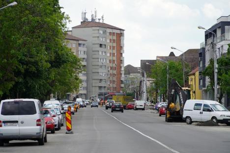 Circulaţie deviată. Sensul giratoriu de la intersecţia străzilor Meşteşugarilor şi Oneştilor din Oradea rămâne închis traficului auto vineri (FOTO)