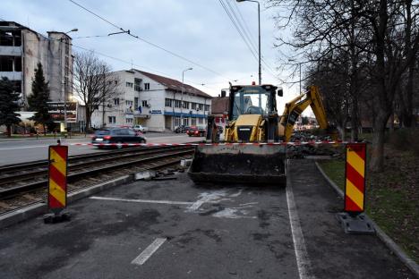 Lucrările de modernizare a bulevardului Nufărul – Cantemir au început cu decopertarea trotuarului (FOTO)