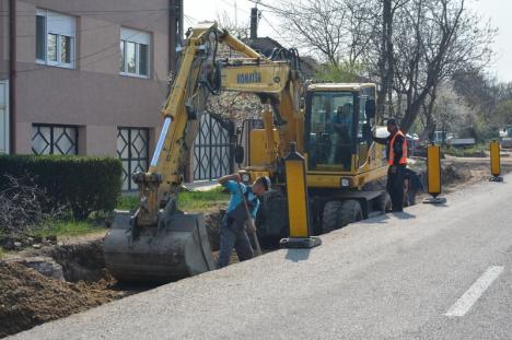 Circulaţi cu atenţie! Lucrările de modernizare îngreunează traficul pe strada Calea Bihorului (FOTO / VIDEO)