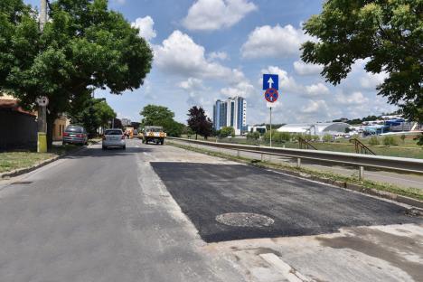 A doua amânare pe căile Clujului și Averescu din Oradea: înlocuirea capacelor de canal se va termina abia săptămâna viitoare (FOTO)