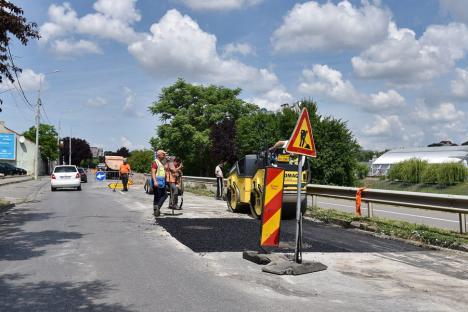 A doua amânare pe căile Clujului și Averescu din Oradea: înlocuirea capacelor de canal se va termina abia săptămâna viitoare (FOTO)