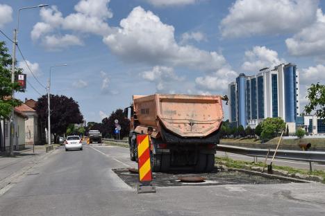 A doua amânare pe căile Clujului și Averescu din Oradea: înlocuirea capacelor de canal se va termina abia săptămâna viitoare (FOTO)