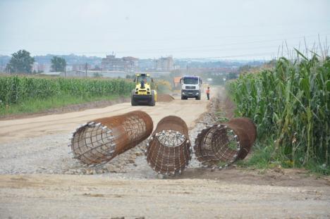Mai repede! Drumul de Sântandrei peste câmpuri ar putea fi dat în folosinţă în luna noiembrie (FOTO)