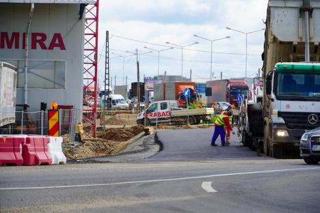 Lucrările la pasajul din Calea Sântandreiului provoacă ambuteiaje pe Centura Oradea: „Crește iarba sub mașină!” (FOTO)