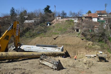 Drumul (merge) rapid. Selina toarnă structura de susţinere a viaductului peste străzile Gheorghe Doja şi Louis Pasteur (FOTO)