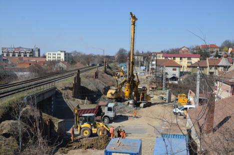 Drumul (merge) rapid. Selina toarnă structura de susţinere a viaductului peste străzile Gheorghe Doja şi Louis Pasteur (FOTO)