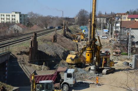 Drumul (merge) rapid. Selina toarnă structura de susţinere a viaductului peste străzile Gheorghe Doja şi Louis Pasteur (FOTO)