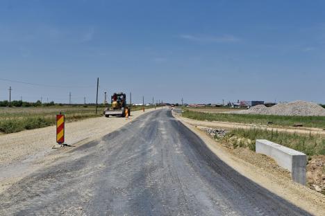 Lucrările la Inelul Metropolitan de Sud al Oradiei au ajuns la jumătate. De ce a fost adusă cea mai mare macara din țară, de 700 de tone (FOTO)