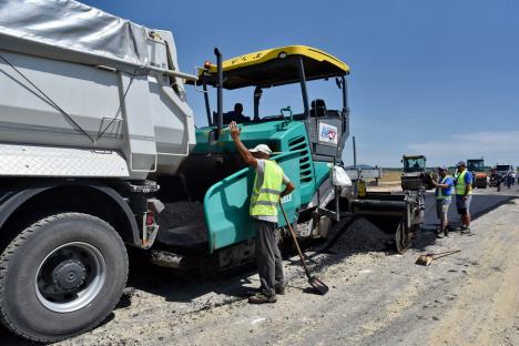 Lucrările la Inelul Metropolitan de Sud al Oradiei au ajuns la jumătate. De ce a fost adusă cea mai mare macara din țară, de 700 de tone (FOTO)