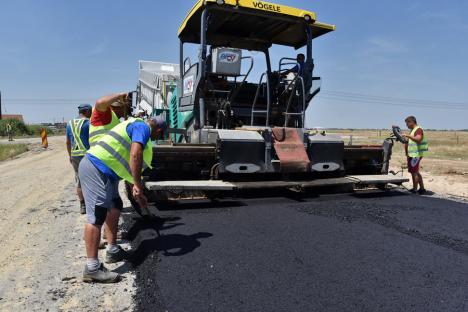 Lucrările la Inelul Metropolitan de Sud al Oradiei au ajuns la jumătate. De ce a fost adusă cea mai mare macara din țară, de 700 de tone (FOTO)