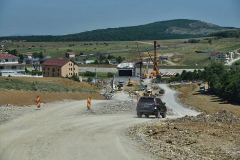 Lucrările la Inelul Metropolitan de Sud al Oradiei au ajuns la jumătate. De ce a fost adusă cea mai mare macara din țară, de 700 de tone (FOTO)