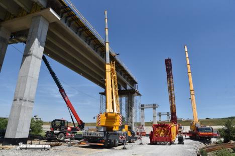 Lucrările la Inelul Metropolitan de Sud al Oradiei au ajuns la jumătate. De ce a fost adusă cea mai mare macara din țară, de 700 de tone (FOTO)