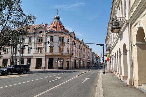 Au fost instalate semafoare în centrul Oradiei, la intersecția de lângă fostul magazin Făt-Frumos. Sunt gata lucrările în alte 3 intersecții din oraș (FOTO)