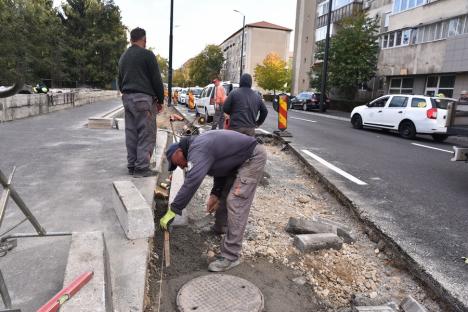 În paza Domnului: Pe strada Constantin Noica trotuarele s-au „subțiat”, spre nemulțumirea locuitorilor (FOTO)