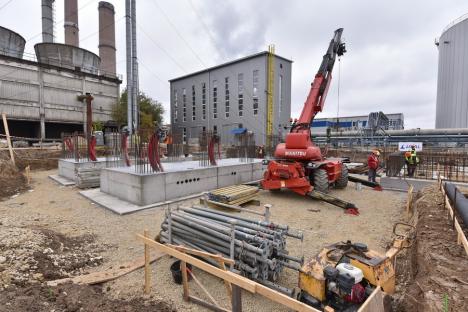 Au început lucrările la clădirile care vor găzdui noile motoare termice ale Termoficare Oradea. Cu cât vor scădea emisiile de CO2 (FOTO/VIDEO)