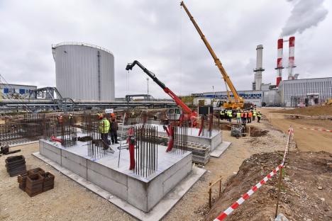 Au început lucrările la clădirile care vor găzdui noile motoare termice ale Termoficare Oradea. Cu cât vor scădea emisiile de CO2 (FOTO/VIDEO)