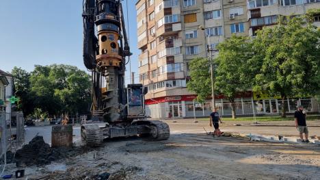 Pasajul Decebal: A fost turnat primul pilot forat din cei 278 care vor forma pereţii noii subtraversări din Oradea (FOTO/VIDEO)