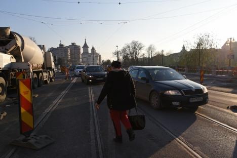 Evitaţi! Circulaţia pe podul Dacia din Oradea, restricţionată la o bandă pe sens de lucrările la pasajul Magheru (FOTO / VIDEO)