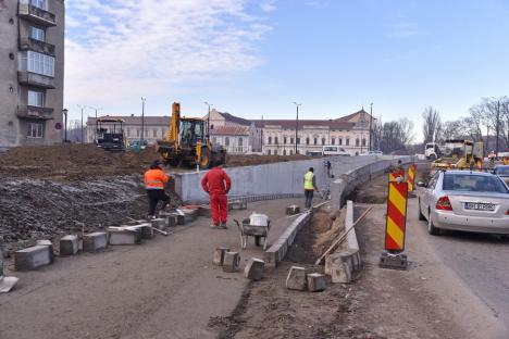 Peste 100 de constructori lucrează zi-lumină în Piaţa Gojdu din Oradea pentru ca traficul prin pasajele subterane să poată fi deschis până la sfârșitul anului. Vezi cum se va circula! (FOTO)