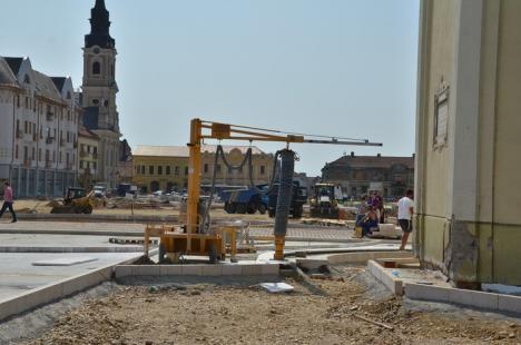Prinde contur! Constructorii au turnat fundaţiile staţiilor de tramvai din Piaţa Unirii (FOTO)