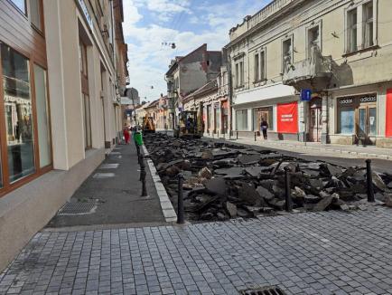 Şantier nou în centru: au început lucrările de pietonalizare a străzii Aurel Lazăr. Cum va arăta la final (FOTO)