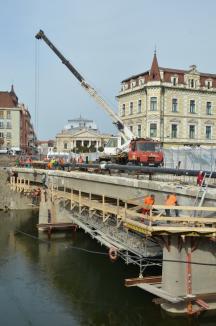 Începând de marţi, circulaţia pietonilor pe Podul Ladislau este interzisă (FOTO)