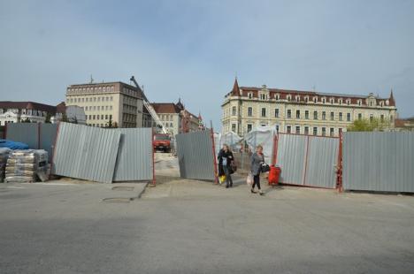 Începând de marţi, circulaţia pietonilor pe Podul Ladislau este interzisă (FOTO)