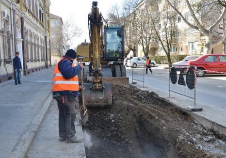 Reabilitare la termoficare. Construcţii Bihor înlocuieşte reţelele din strada Menumorut (FOTO)