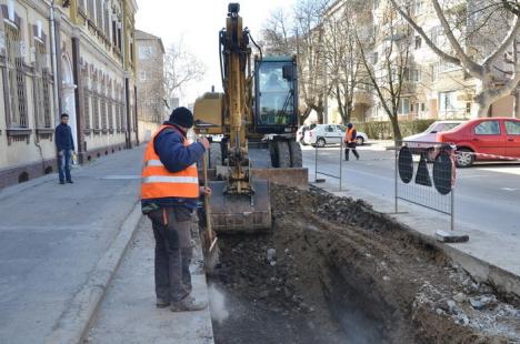 Reabilitare la termoficare. Construcţii Bihor înlocuieşte reţelele din strada Menumorut (FOTO)