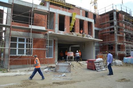 Clopoţel în şantier: În mai multe şcoli şi grădiniţe din Oradea anul şcolar debutează cu lucrări de renovare (FOTO)