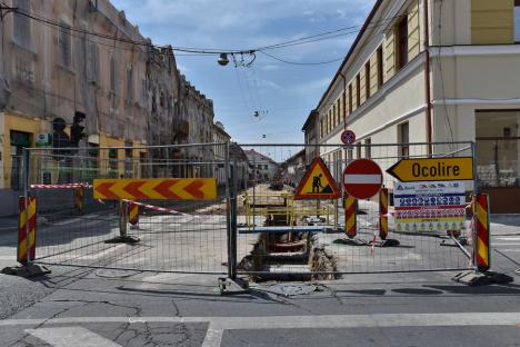 Constructorii au început săpăturile pe strada Avram Iancu din Oradea, pentru înlocuirea rețelelor. Se va ajunge la adâncimea de 7 metri (FOTO)