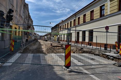 Constructorii au început săpăturile pe strada Avram Iancu din Oradea, pentru înlocuirea rețelelor. Se va ajunge la adâncimea de 7 metri (FOTO)