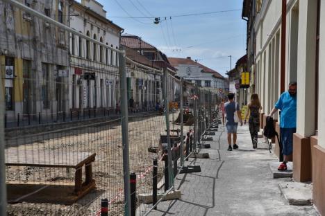 Constructorii au început săpăturile pe strada Avram Iancu din Oradea, pentru înlocuirea rețelelor. Se va ajunge la adâncimea de 7 metri (FOTO)