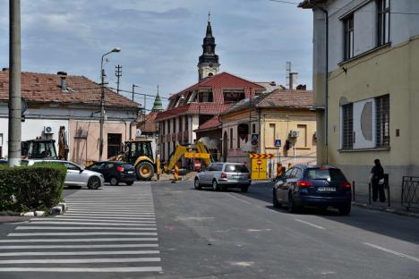 Constructorii au început săpăturile pe strada Avram Iancu din Oradea, pentru înlocuirea rețelelor. Se va ajunge la adâncimea de 7 metri (FOTO)