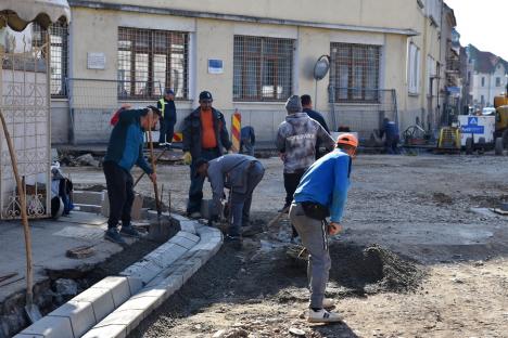 Strada Avram Iancu a fost asfaltată parţial. Ar putea fi deschisă circulaţiei în noiembrie (FOTO)