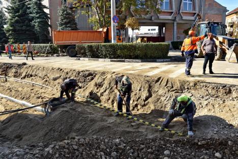 Strada Avram Iancu a fost asfaltată parţial. Ar putea fi deschisă circulaţiei în noiembrie (FOTO)