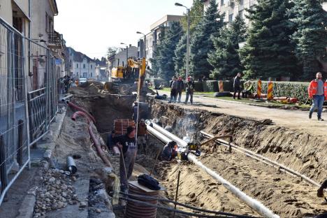 Strada Avram Iancu a fost asfaltată parţial. Ar putea fi deschisă circulaţiei în noiembrie (FOTO)