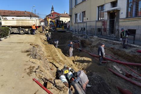 Strada Avram Iancu a fost asfaltată parţial. Ar putea fi deschisă circulaţiei în noiembrie (FOTO)