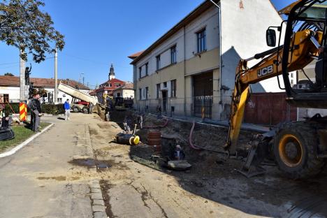 Strada Avram Iancu a fost asfaltată parţial. Ar putea fi deschisă circulaţiei în noiembrie (FOTO)