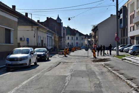 Strada Avram Iancu a fost asfaltată parţial. Ar putea fi deschisă circulaţiei în noiembrie (FOTO)