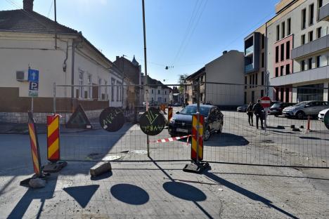 Strada Avram Iancu a fost asfaltată parţial. Ar putea fi deschisă circulaţiei în noiembrie (FOTO)