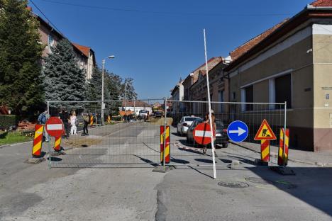 Strada Avram Iancu a fost asfaltată parţial. Ar putea fi deschisă circulaţiei în noiembrie (FOTO)