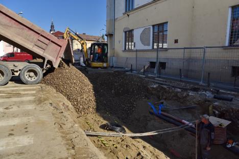 Strada Avram Iancu a fost asfaltată parţial. Ar putea fi deschisă circulaţiei în noiembrie (FOTO)