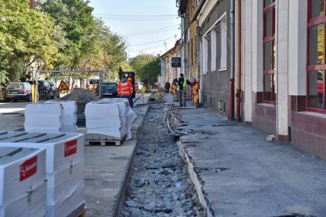 Strada Avram Iancu a fost asfaltată parţial. Ar putea fi deschisă circulaţiei în noiembrie (FOTO)